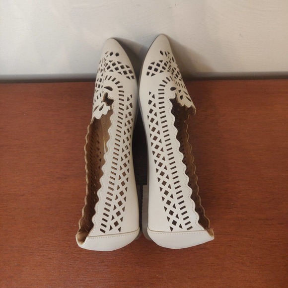 Report Women's Shoes Flats Laser Cut Design White Leather Size 7 Pointed Toe. - Picture 4 of 7